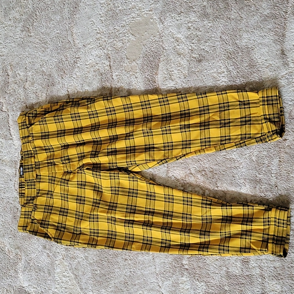 Plus Size Yellow and black Hot Topic pants. NEVER been worn!